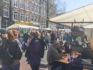 Blijven lachen op de Dappermarkt